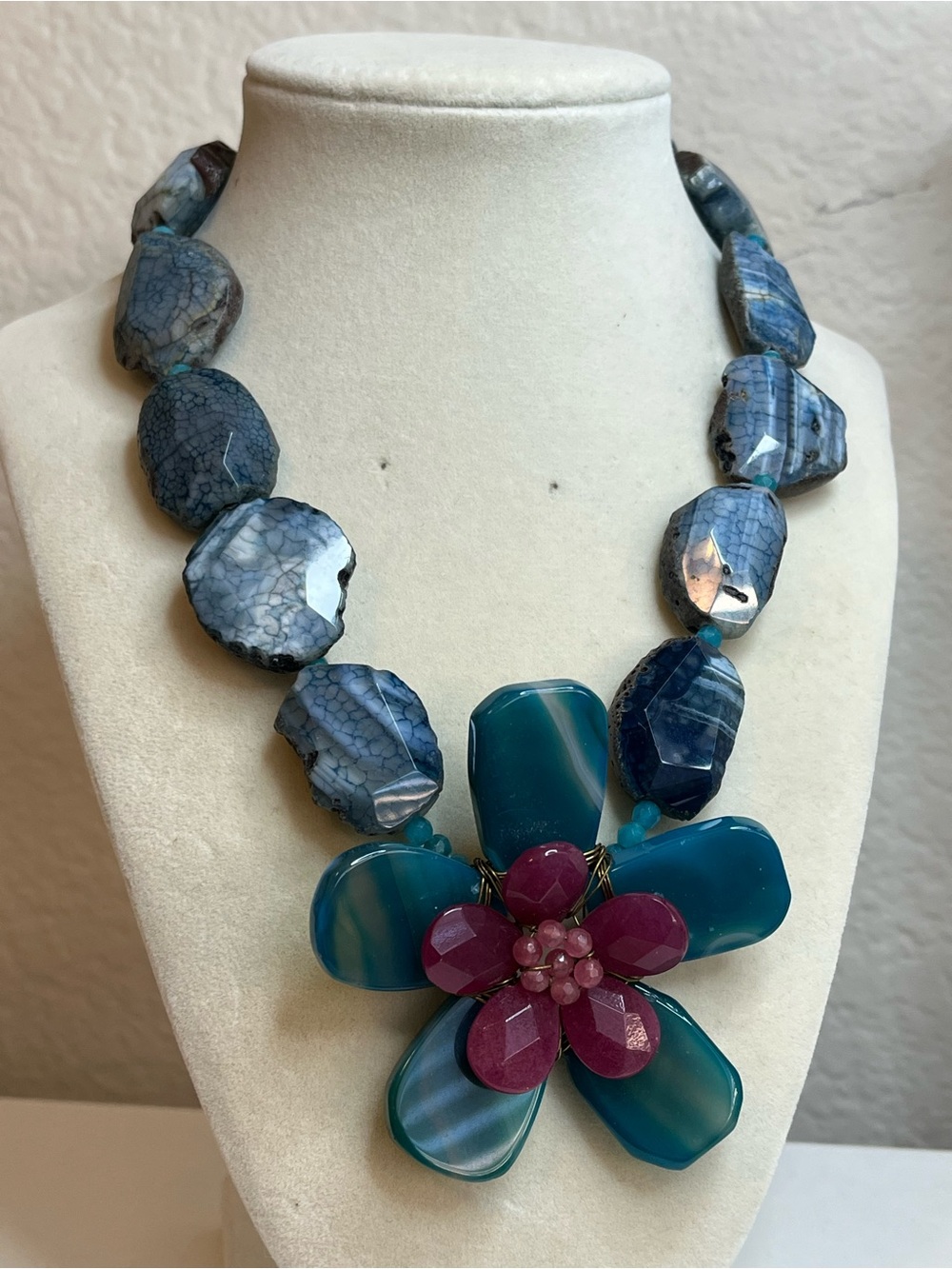 Unique flower gorgeous chunky blue agate and ruby necklace 20”